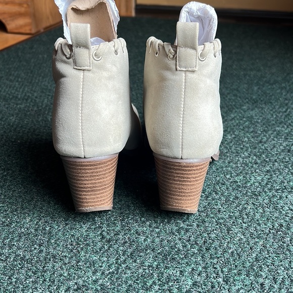 BEAST FASHION / cream suede bootie / 8.5 - Picture 5 of 7